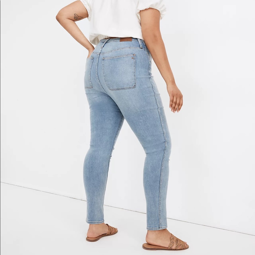 Madewell 11" High-Rise Roadtripper Supersoft Jeans in Hampstead Wash